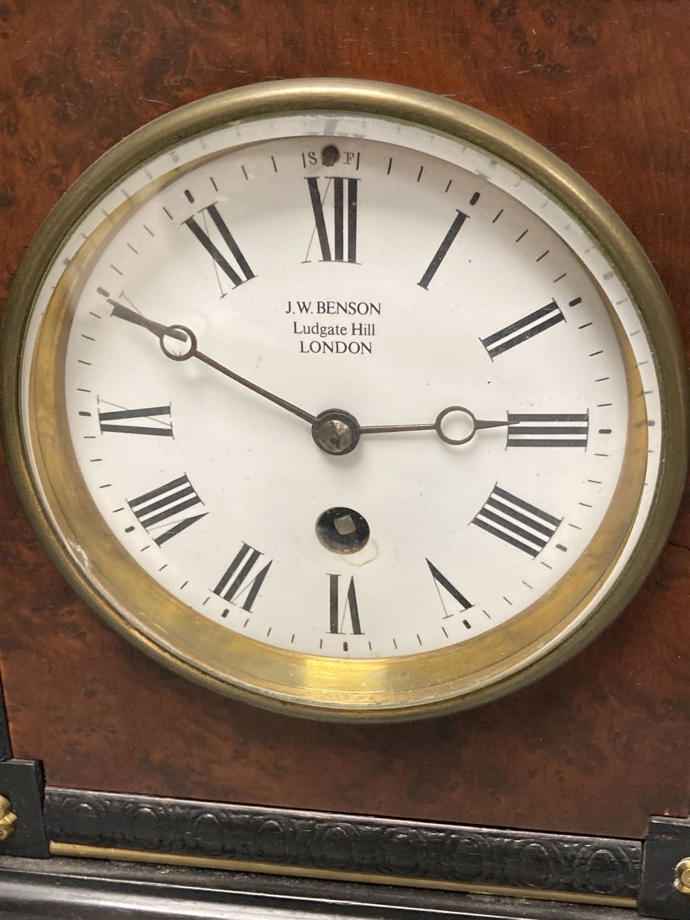 A French ebony and walnut mantel clock, height 25cm, 21cm at the base